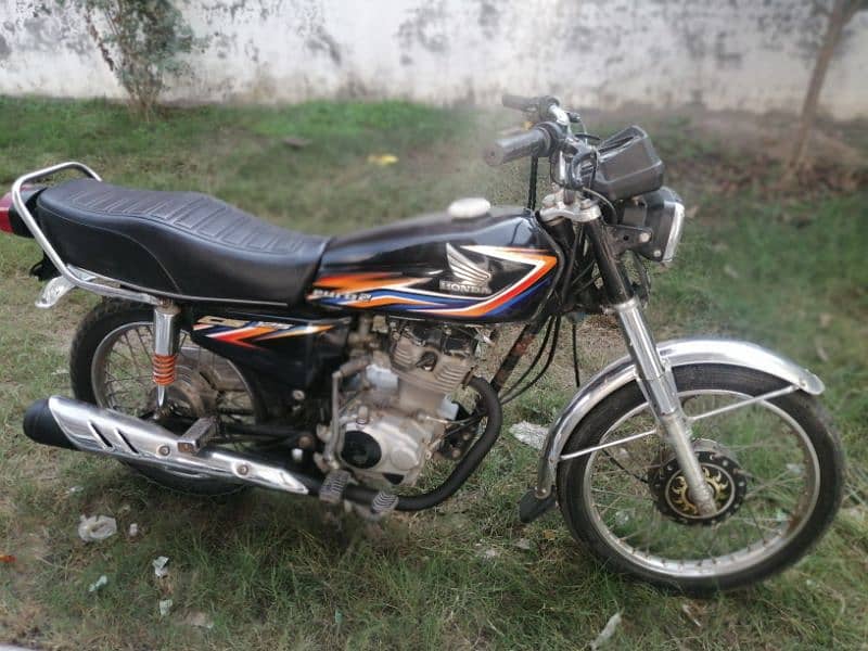 honda 125cc bhai kami ho jy gi bkaya contact kr la  03191162097 Wh 8