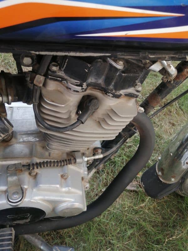 honda 125cc bhai kami ho jy gi bkaya contact kr la  03191162097 Wh 10