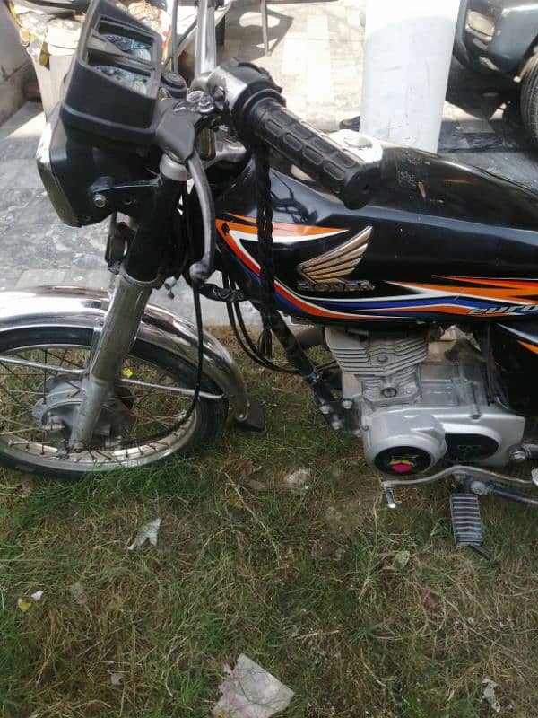 honda 125cc bhai kami ho jy gi bkaya contact kr la  03191162097 Wh 12