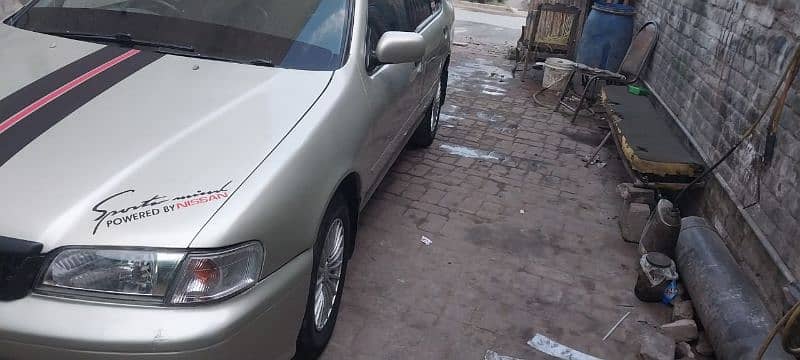 Nissan Sunny 2000 5