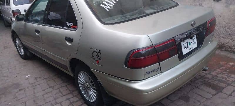 Nissan Sunny 2000 7