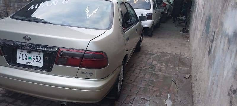 Nissan Sunny 2000 8