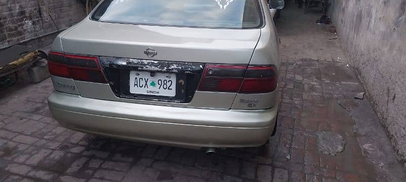 Nissan Sunny 2000 9