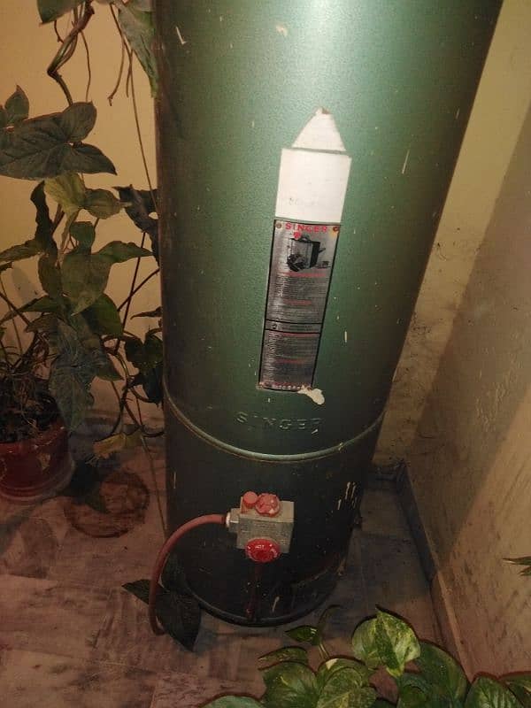 singer geyser 30 gallon best conditiin for sale in rwp 0