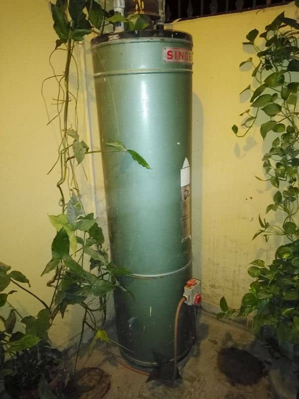 singer geyser 30 gallon best conditiin for sale in rwp 1