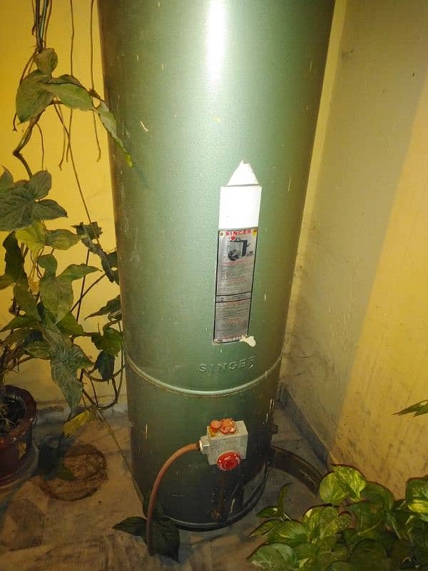 singer geyser 30 gallon best conditiin for sale in rwp 3