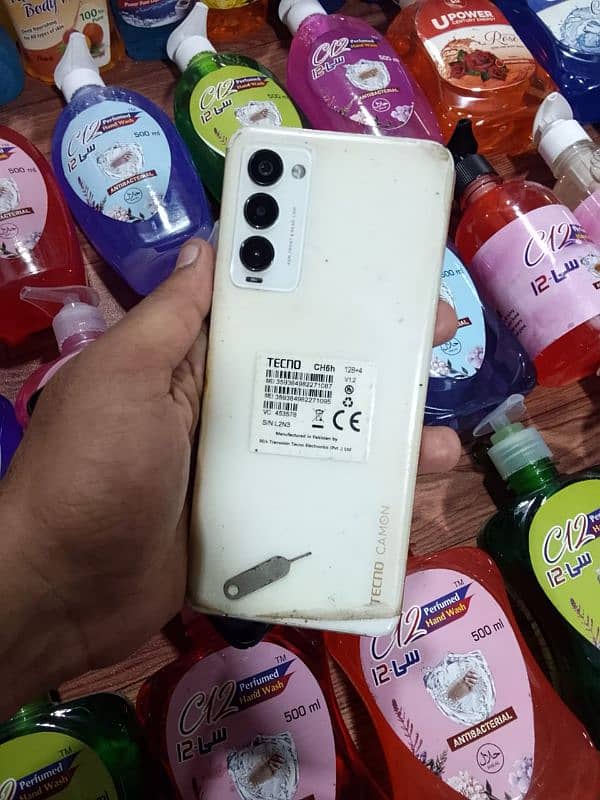 camon 18t 4+2+2/128 Only box & mobile 1