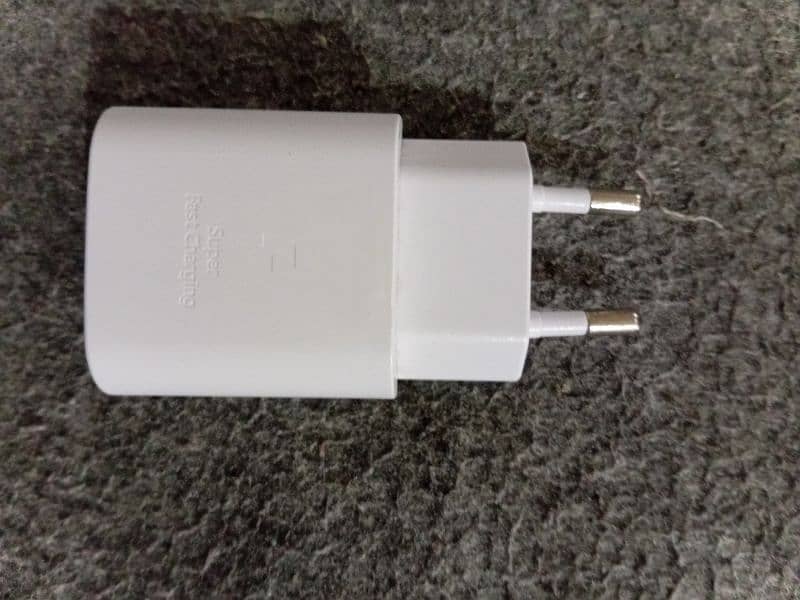 Samsung 25 W Charger 1