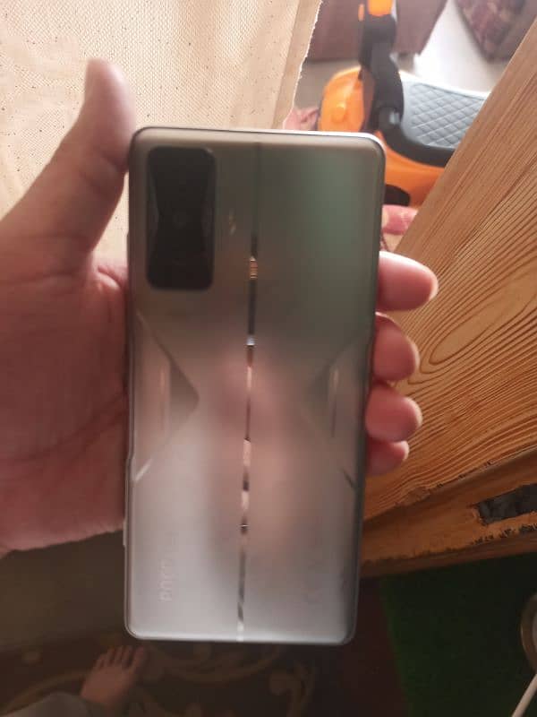 Xiaomi Poco F4 GT non pta 1