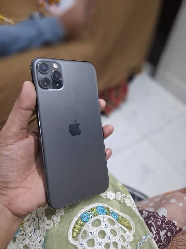 iphone 11 pro max 2