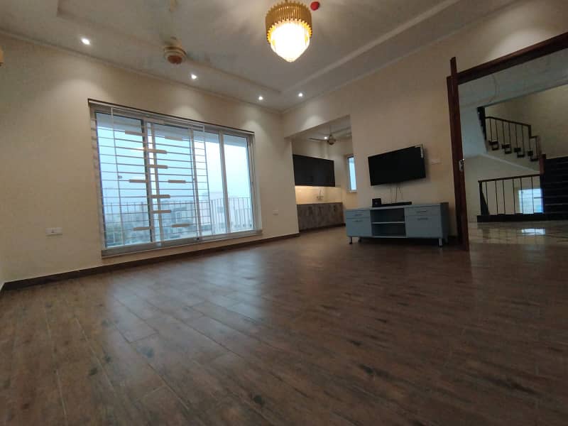 Most Luxurious 2 Kanal Classical Furnished Bungalow For Sale With Full Basement Pool And Home Theater Near Park In Phase 4 8