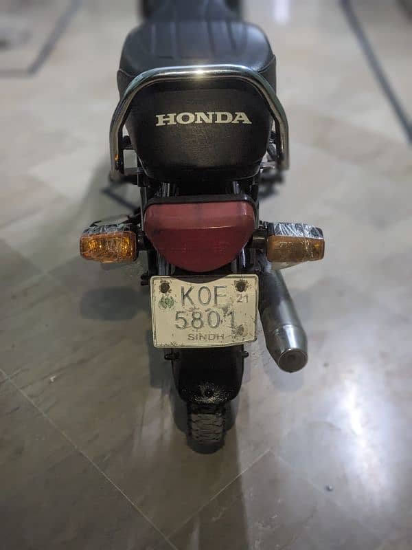 Honda CD-70 2021 for sale. first onwer bike. CPLC clear. Black Colour 4