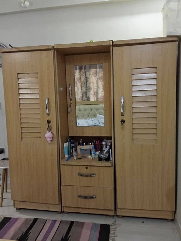 dressing with 2 door cupboard 0