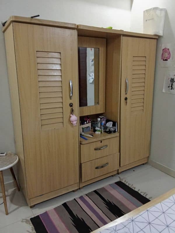 dressing with 2 door cupboard 3