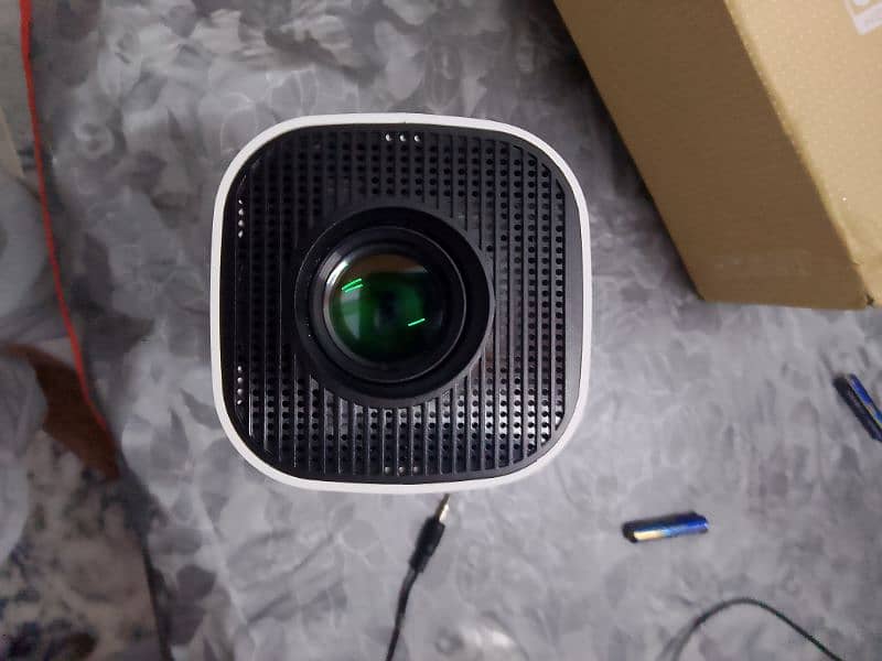 P30 Projector android 11 built in speaker 3