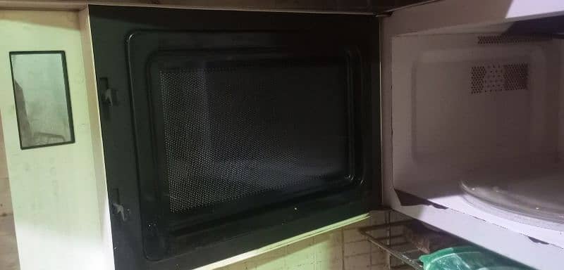 Urgent sale of microwave oven 3