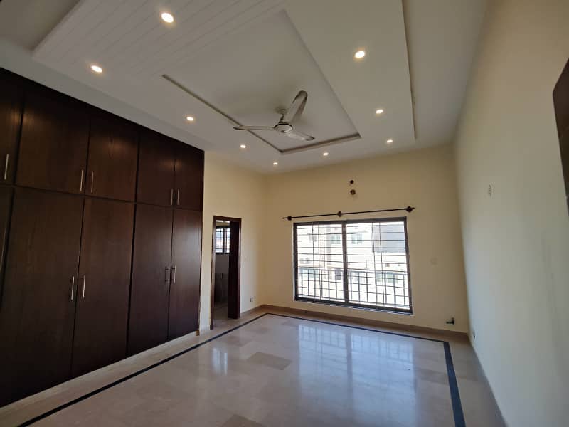 Beautiful Kanal House For Rent 23