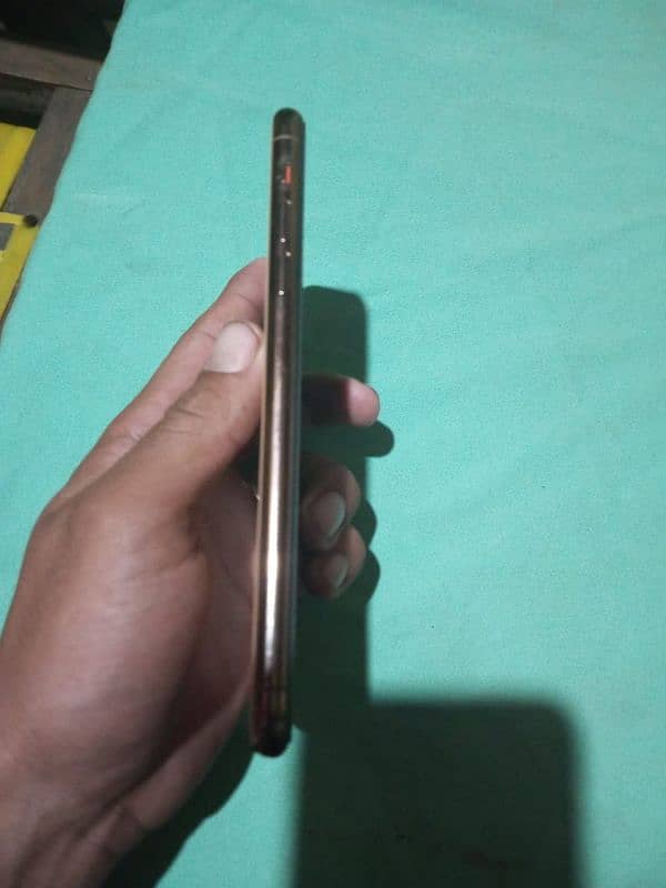 I phone 11 pro max 512 Gb 10 by 10 condition 4