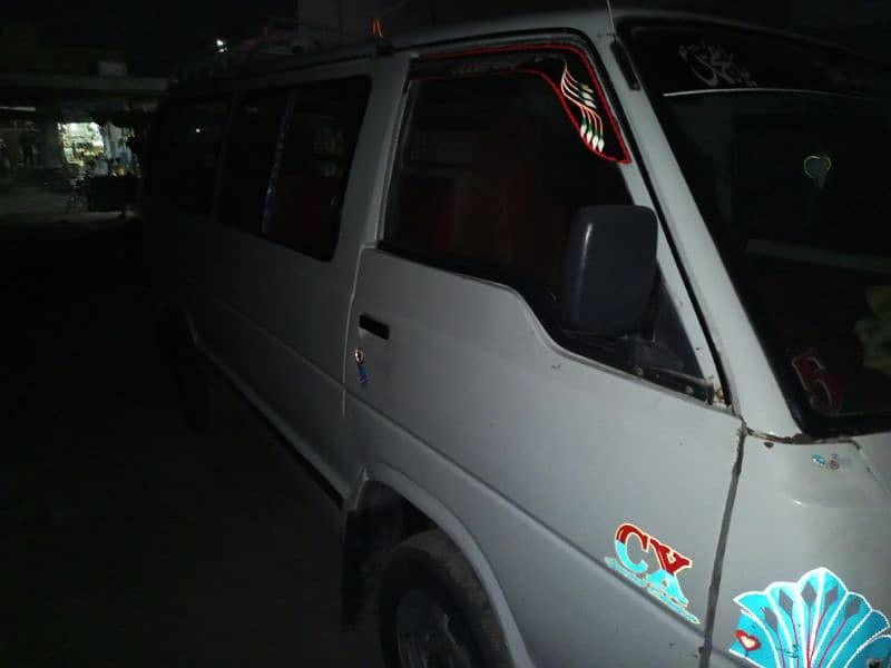 Toyota Hiace 4