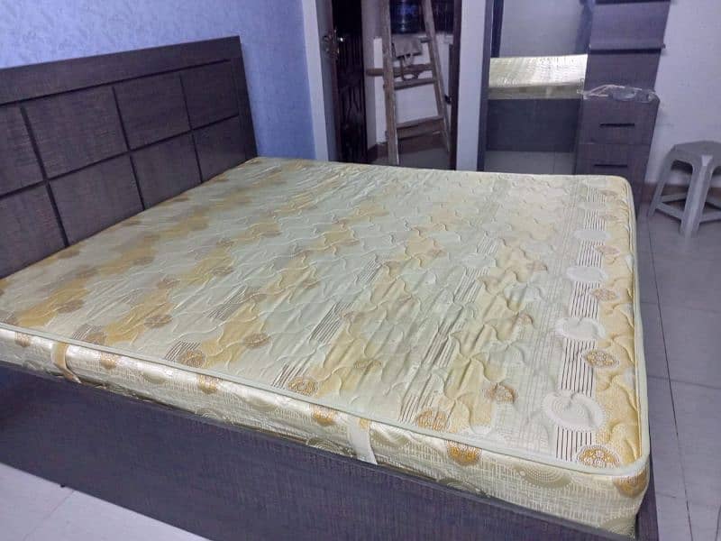 king size Bed 6 x 6.5 with mattress 3