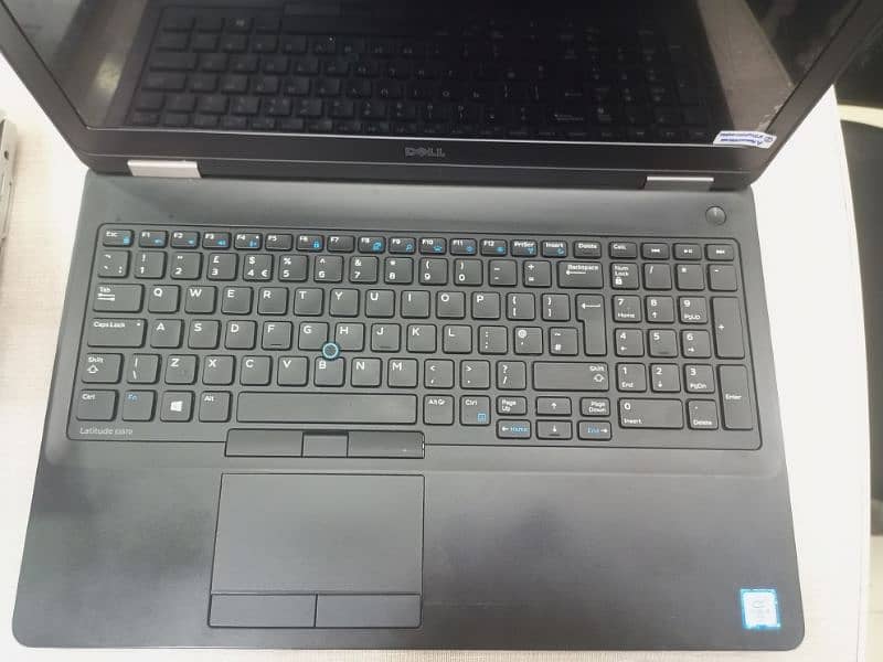 Dell 5570 Latitude 1