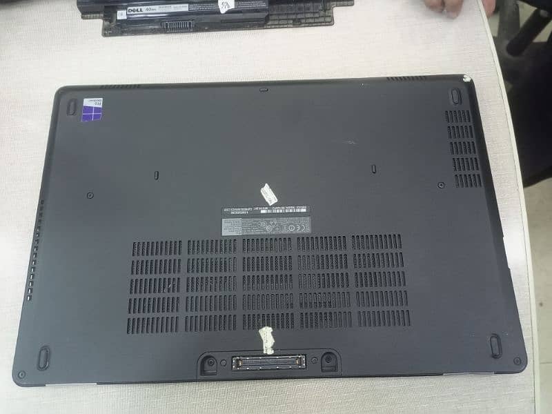 Dell 5570 Latitude 2