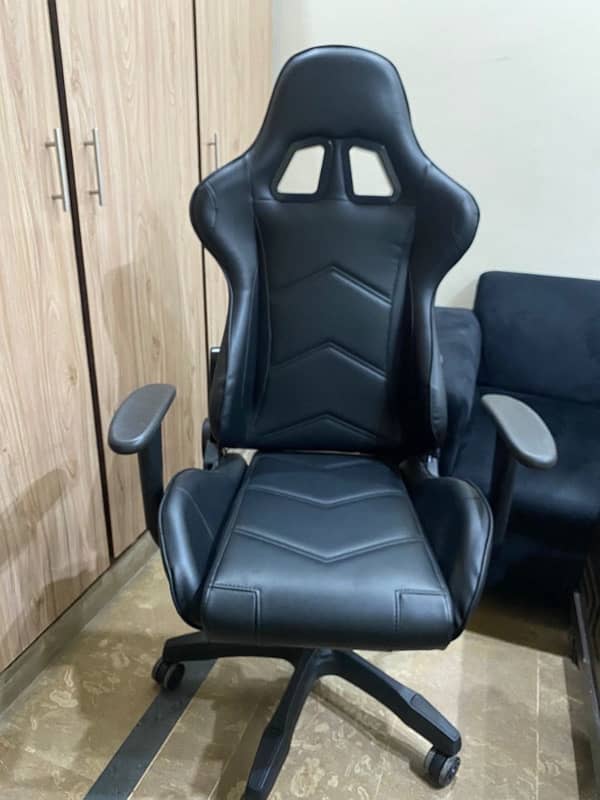 Gaming chair just like new 0