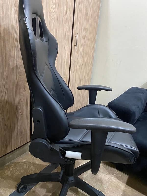 Gaming chair just like new 2