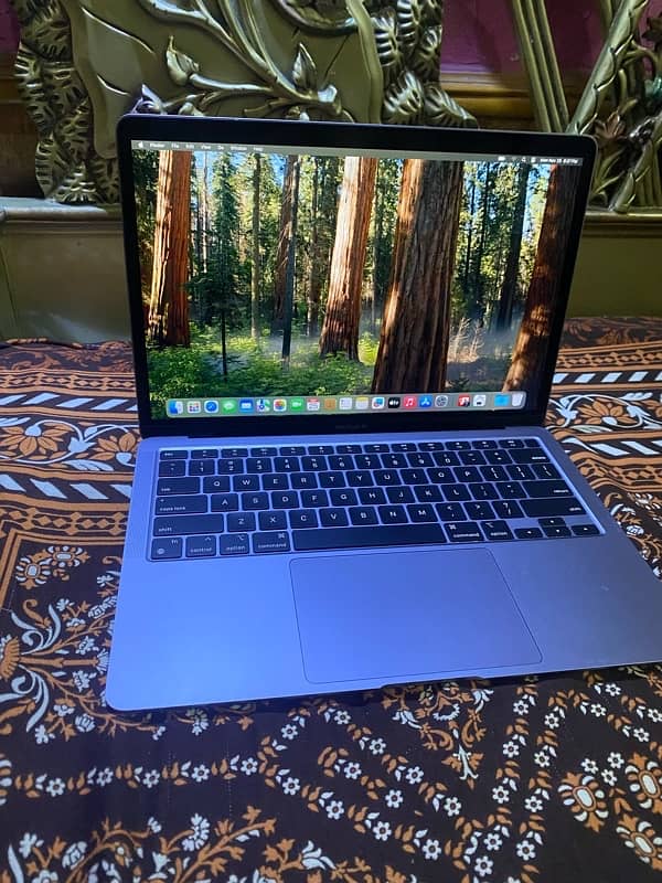 Macbook M1 air 8/250 1