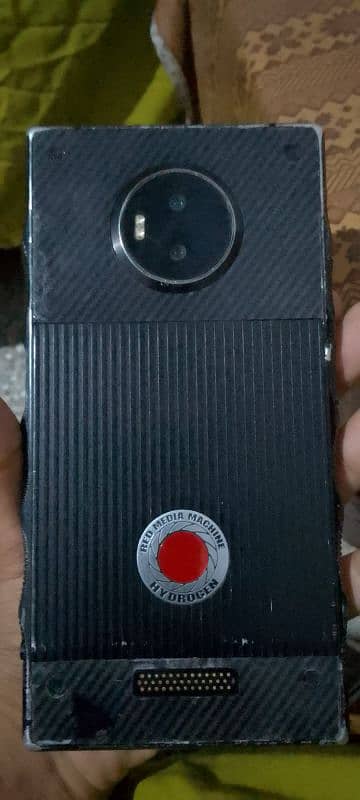 Red hydrogen gaming phone 0