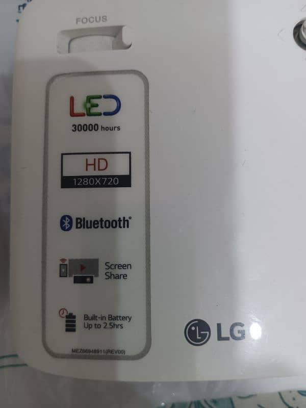 LG PH150G Mini Projector 8