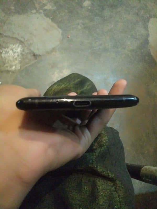 SONY EXPERIA XZ3 OK CONDITION 4