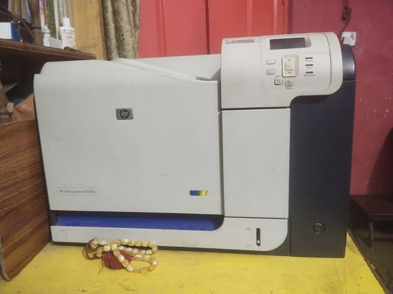 Four calur printer laser jet CP3525 1