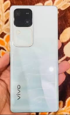 vivo v30 Mobil boht saf hy.