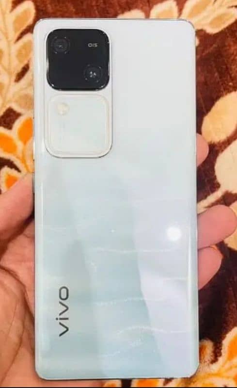 vivo v30 Mobil boht saf hy. 0