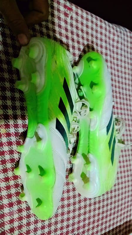 football shoes UK 9 4