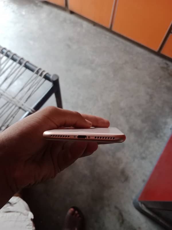 iPhone 8 Plus 64 GB non pta 4