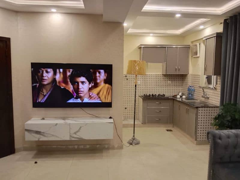 Two bedrooms vip apartment for rent on daily basis in bahria Town 4