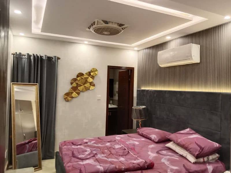 Two bedrooms vip apartment for rent on daily basis in bahria Town 5