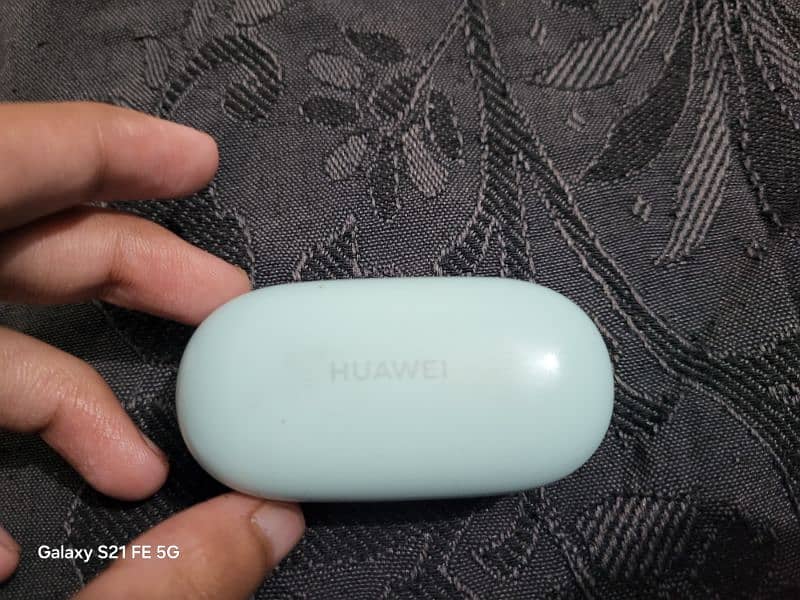 Huawei Freebuds SE Almost new , Genuine 9/10 with box 2