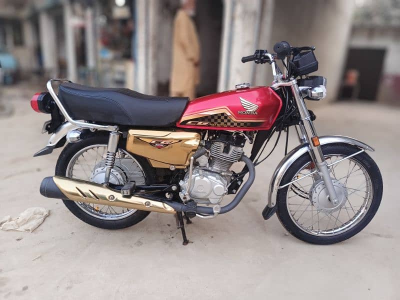 Honda CG-125 SE. Gold Edition 2024 5