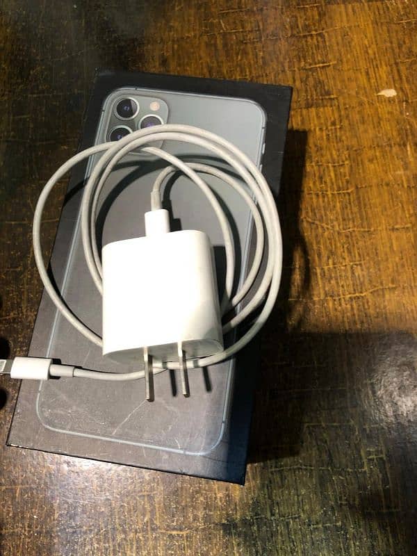 iphone 11 pro max 256gb all original 10/10 with box 15