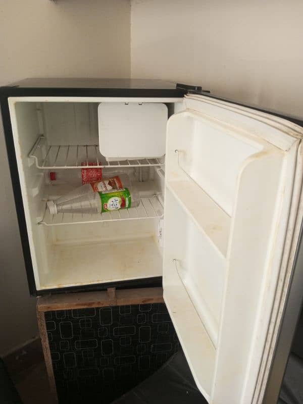 bed room fridge 0