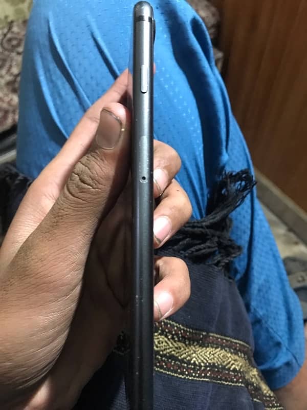 iPhone 8plus non pta u ke sim  work karti  ha 64 gb 5