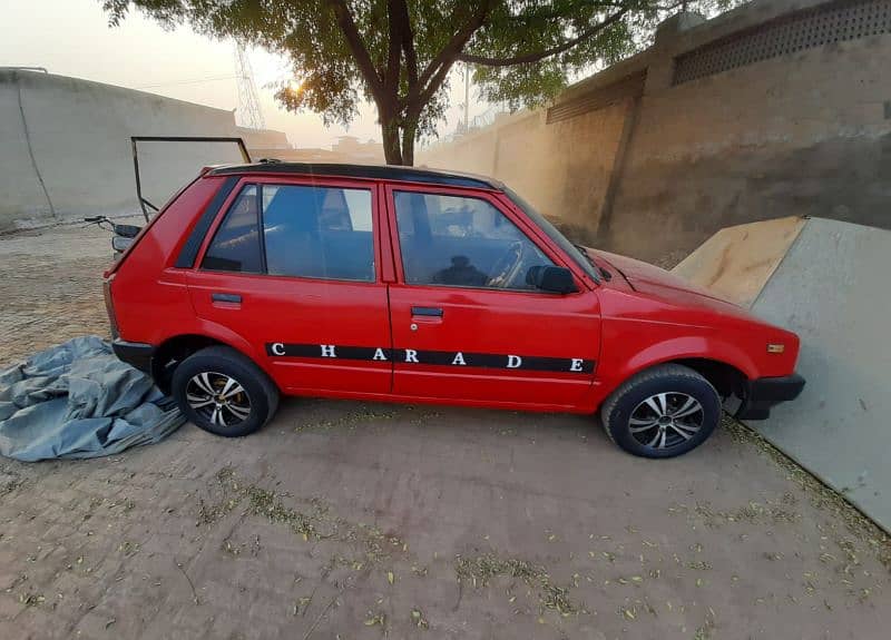 Daihatsu Charade 1985 full tyar krwai hai all ok Lahore registered 0