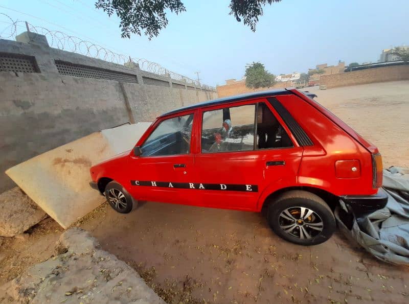 Daihatsu Charade 1985 full tyar krwai hai all ok Lahore registered 1