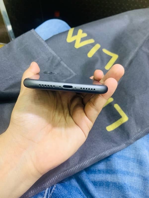 iphone 11 128GB PTA 3