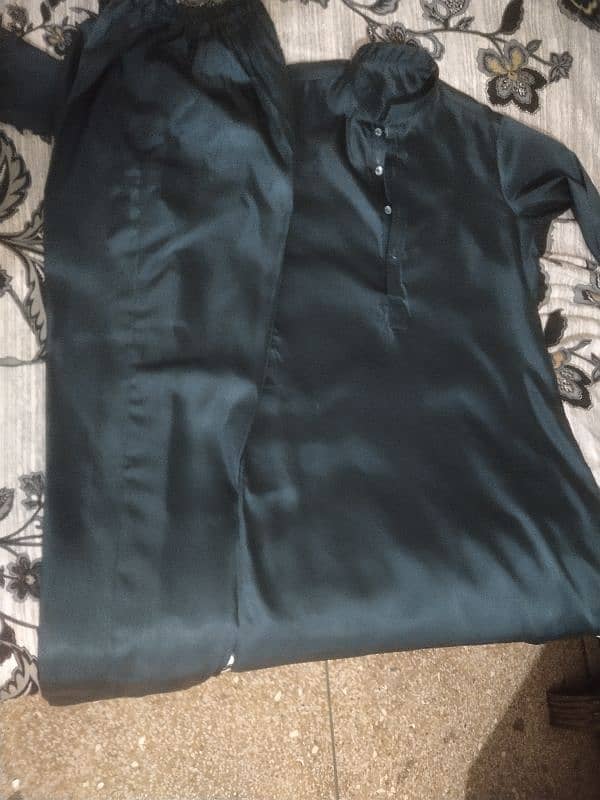 3 piece suit with beautiful only 1 time use neat and clean 2