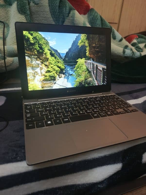 dynabook touchscreen laptop 4/64 1