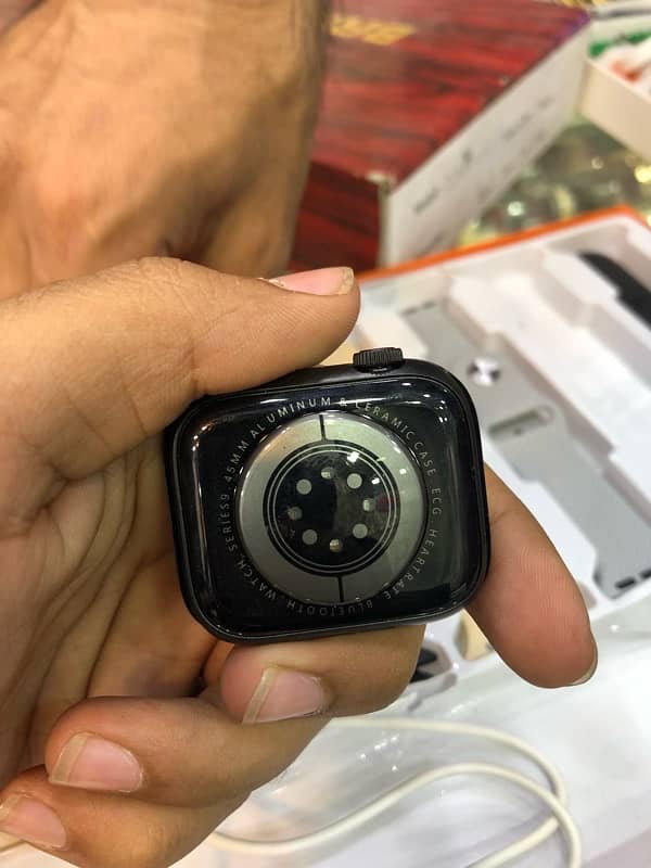 New Smartwatch With 7 Free Straps 0